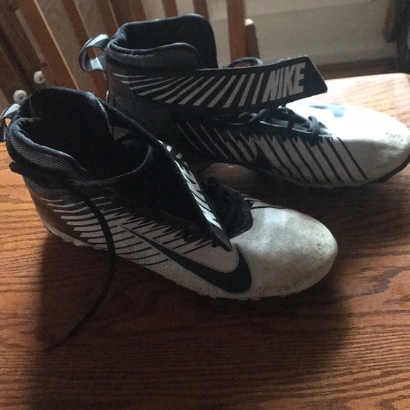 Nike football cleats - Picture 2 of 2